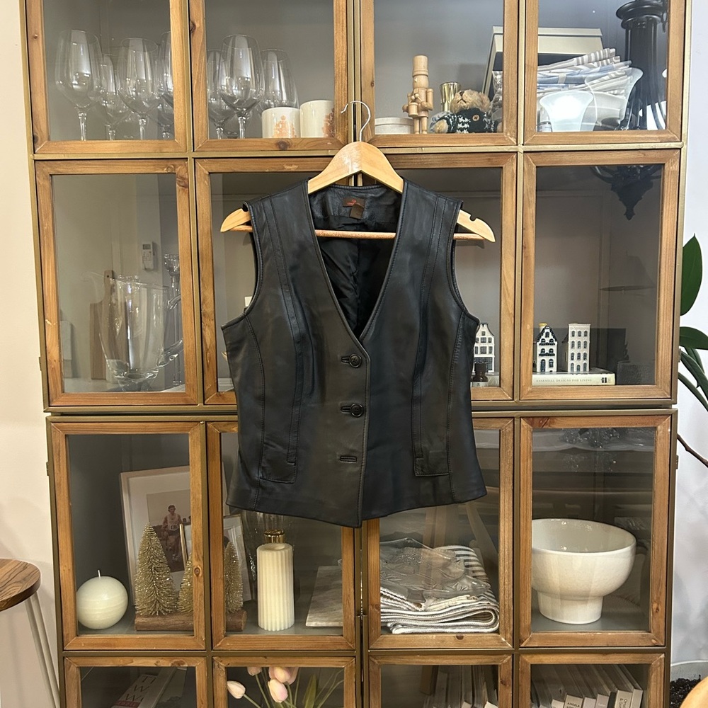 Danier Black Leather Vest - Picture 1 of 10
